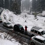 Snowstorm Alert! Shutdown of roads in Srinagar due to snowfall!
