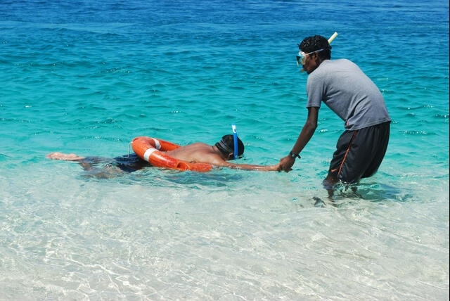 snorkeling-safety