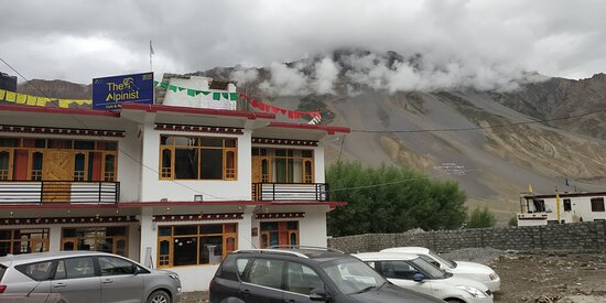 the-alpinist-cafe-retreat