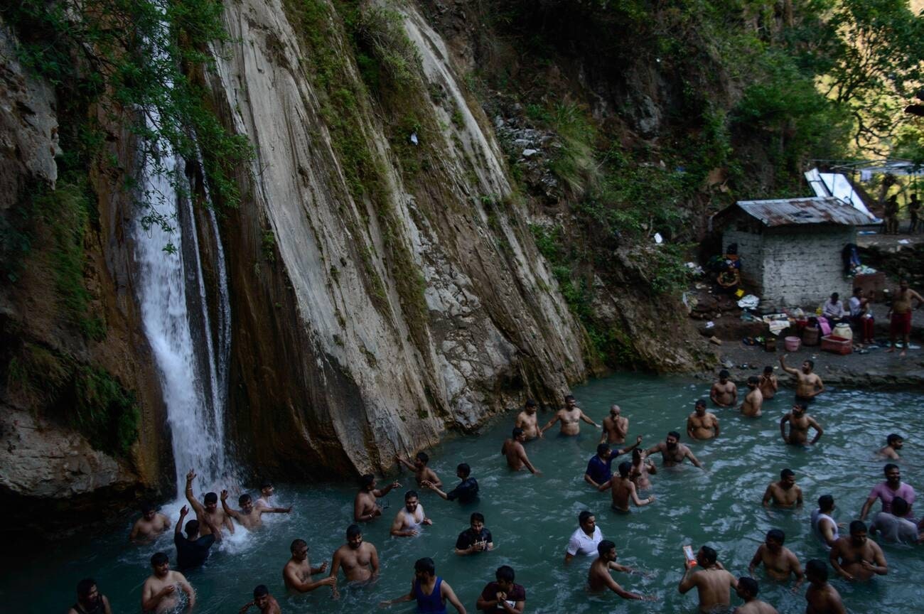 trek-to-neer-garh-waterfall