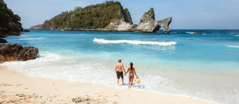 beach-walk-bali-honeymoon-guide