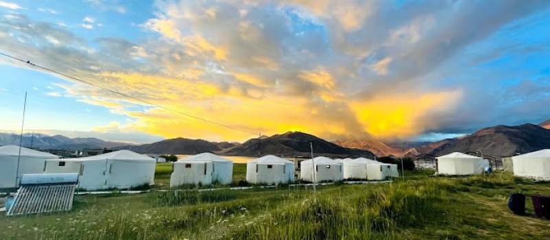 pangong-sarai-camping-in-ladakh