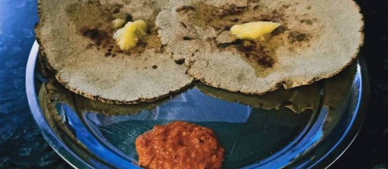 lehsun-chutney-with-bajra-roti-food-of-rajasthan