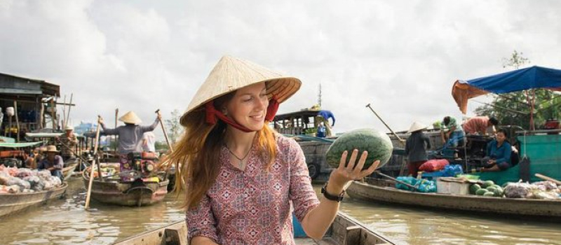 floating-market-at-mekong-delta-in-vietnam