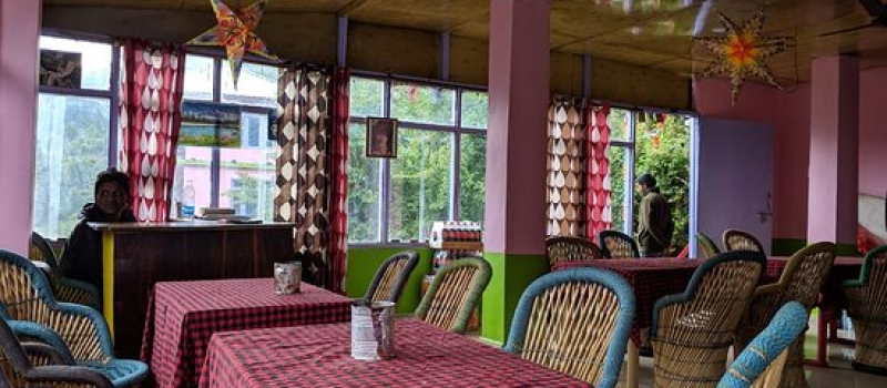 pink-floyd-cafe-in-himachal-pradesh