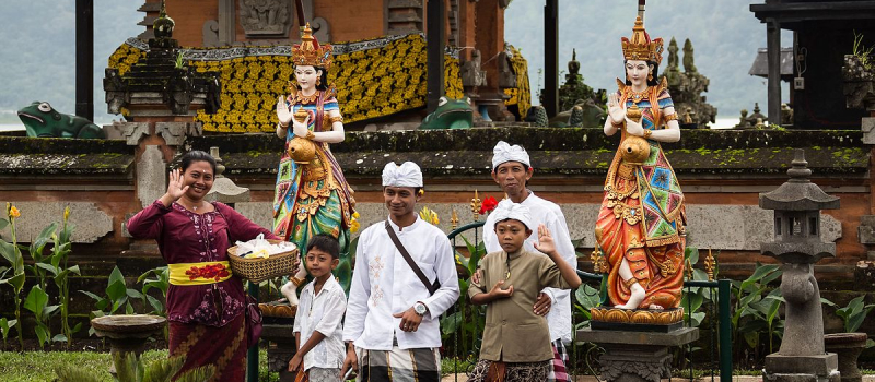 etiquette-for-visiting-temple-in-bali