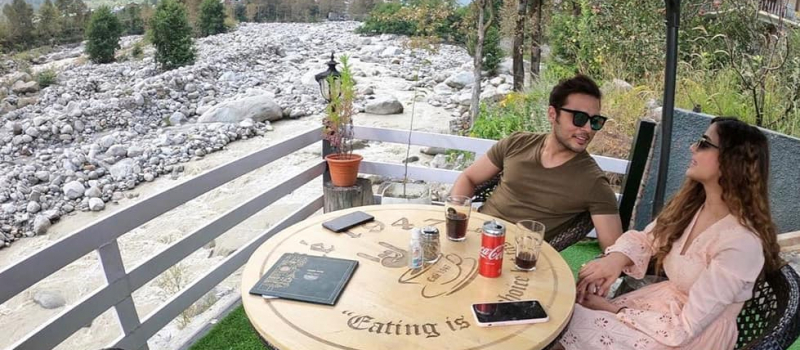 Chill At The Peppy Cafes In Kasol