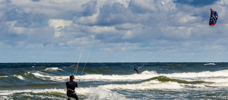 kite-surfing-water-sports-in-dubai