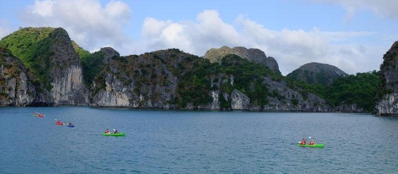 lan-ha-bay-kayaking-in-vietnam