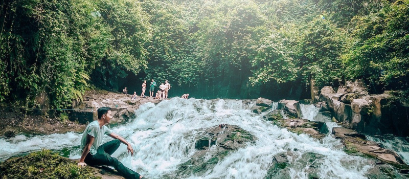 goa-rang-reng-waterfall-in-bali