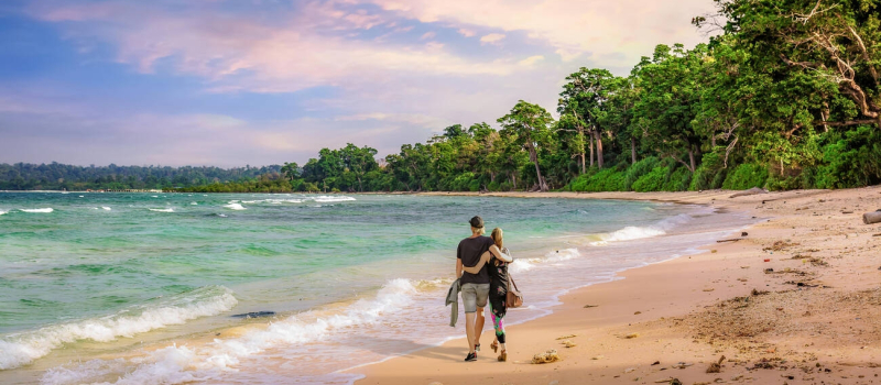 honeymoon-couple-take-a-walk-at-the-scenic-neil-island