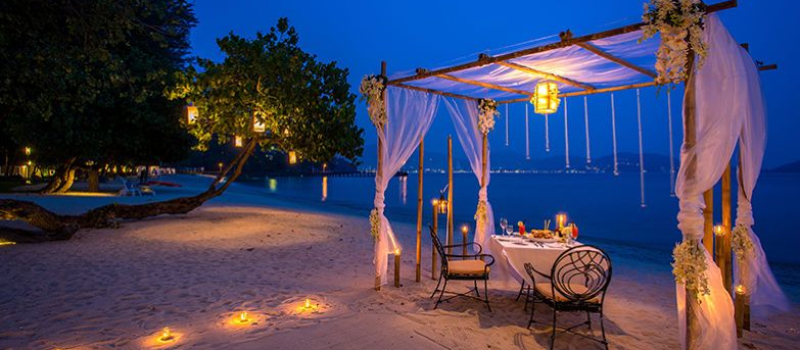 candle-light-dinner-at-a-floating-restaurant-nightlife-in-andaman