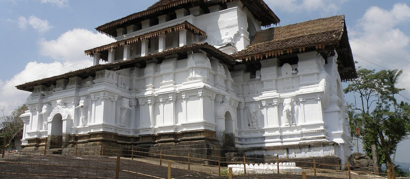 lankathilaka-vihara-temple-in-srilanka