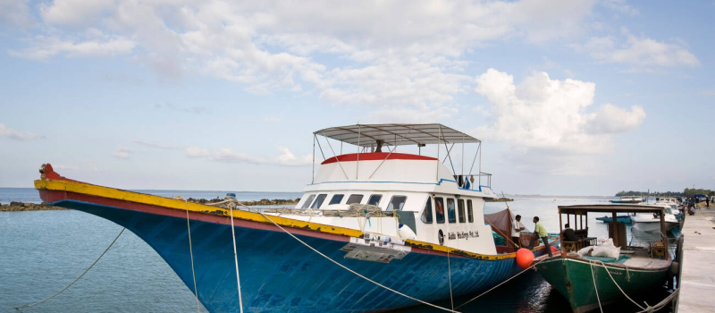 maldives-addu-atoll-feydhoo-harbour-fishing-boat