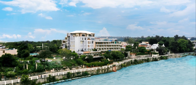 riverside-resort-located-on-the-banks-of-river-ganga