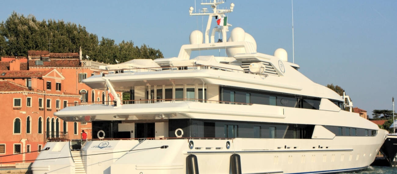 royal-luxury-yacht