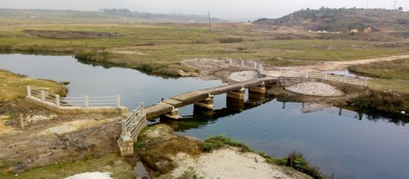 thlu-amwi-falls-and-stone-bridge
