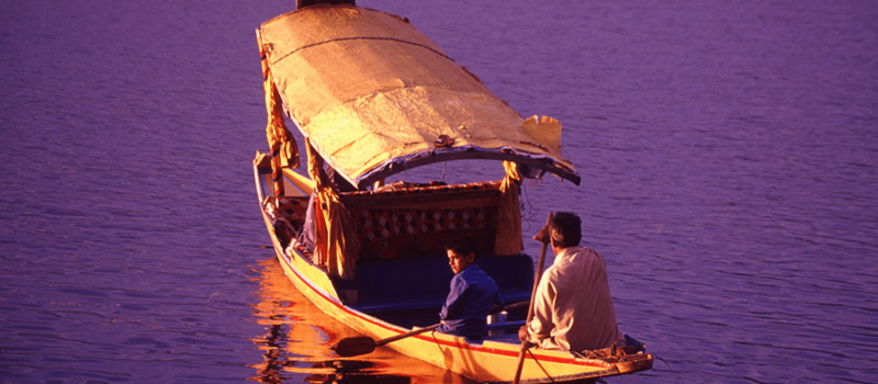 boating-in-dal-lake