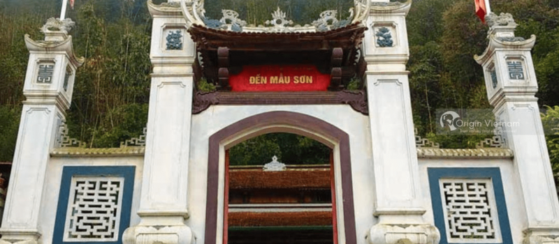 mau-son-temple-in-vietnam