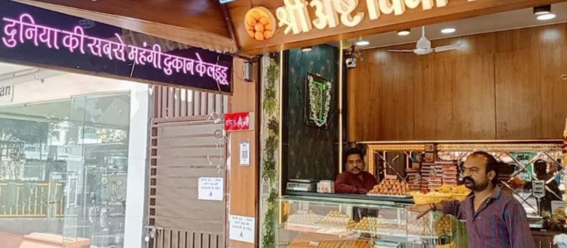 visiting-the-most-expensive-prasad-shop