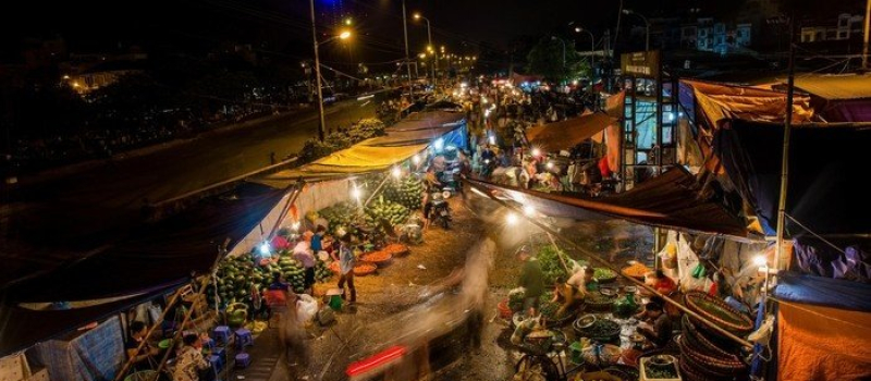 long-bien-wholesale-market-places-for-shopping-in-vietnam