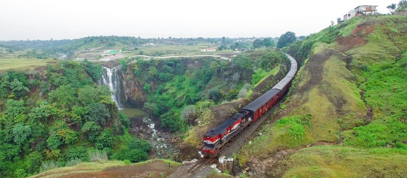 waterfalls-hills-and-a-heritage-train-in-patalpani-waterfall